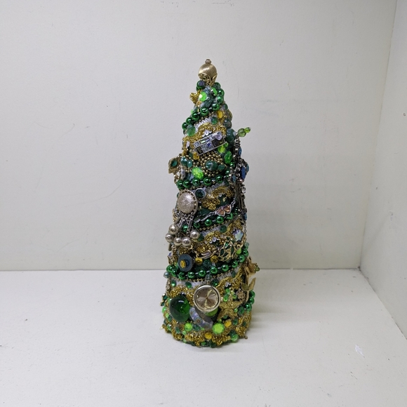 Green and gold. Handmade costume Jewelry tree. Gift, holiday, decor, birthday. - Picture 6 of 6